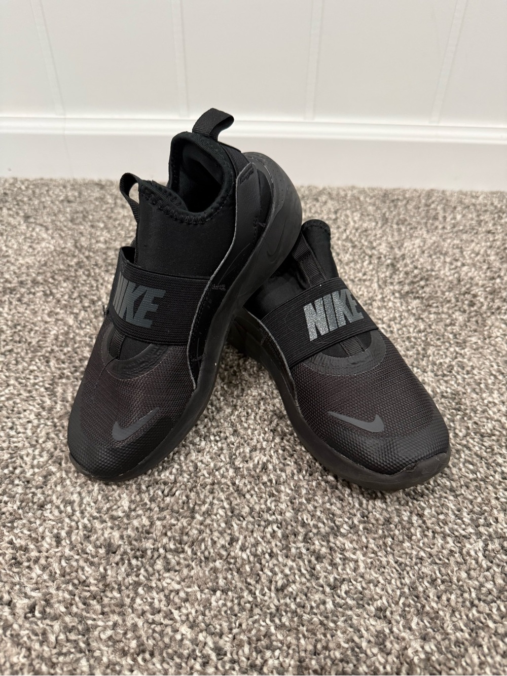 Nike Kids Flex Runner 4 Black Slip-On Sneakers with Elastic Strap